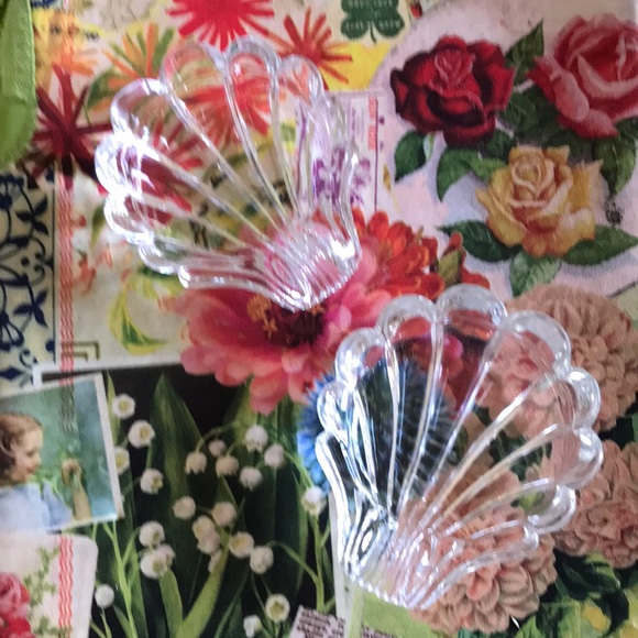 Chrystal Shell Trinket Dishes Set of 2 - Picture 1 of 6